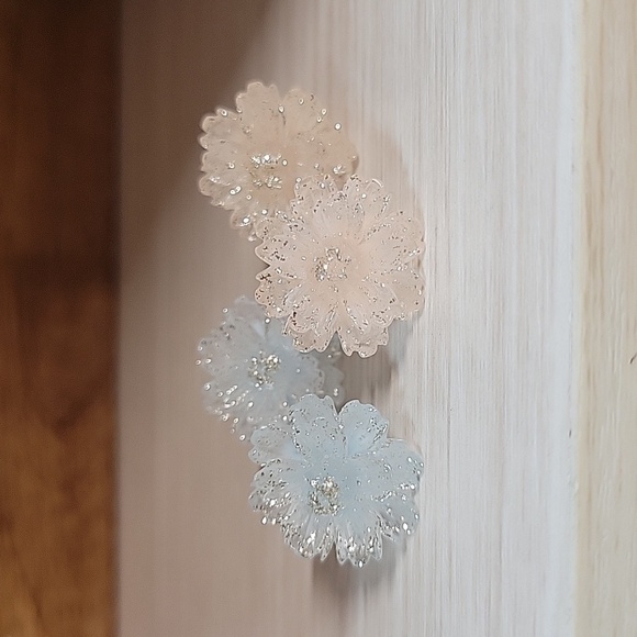 COPY - Sculptural Shimmer Flower Stud Earrings, choice of color - Picture 3 of 7